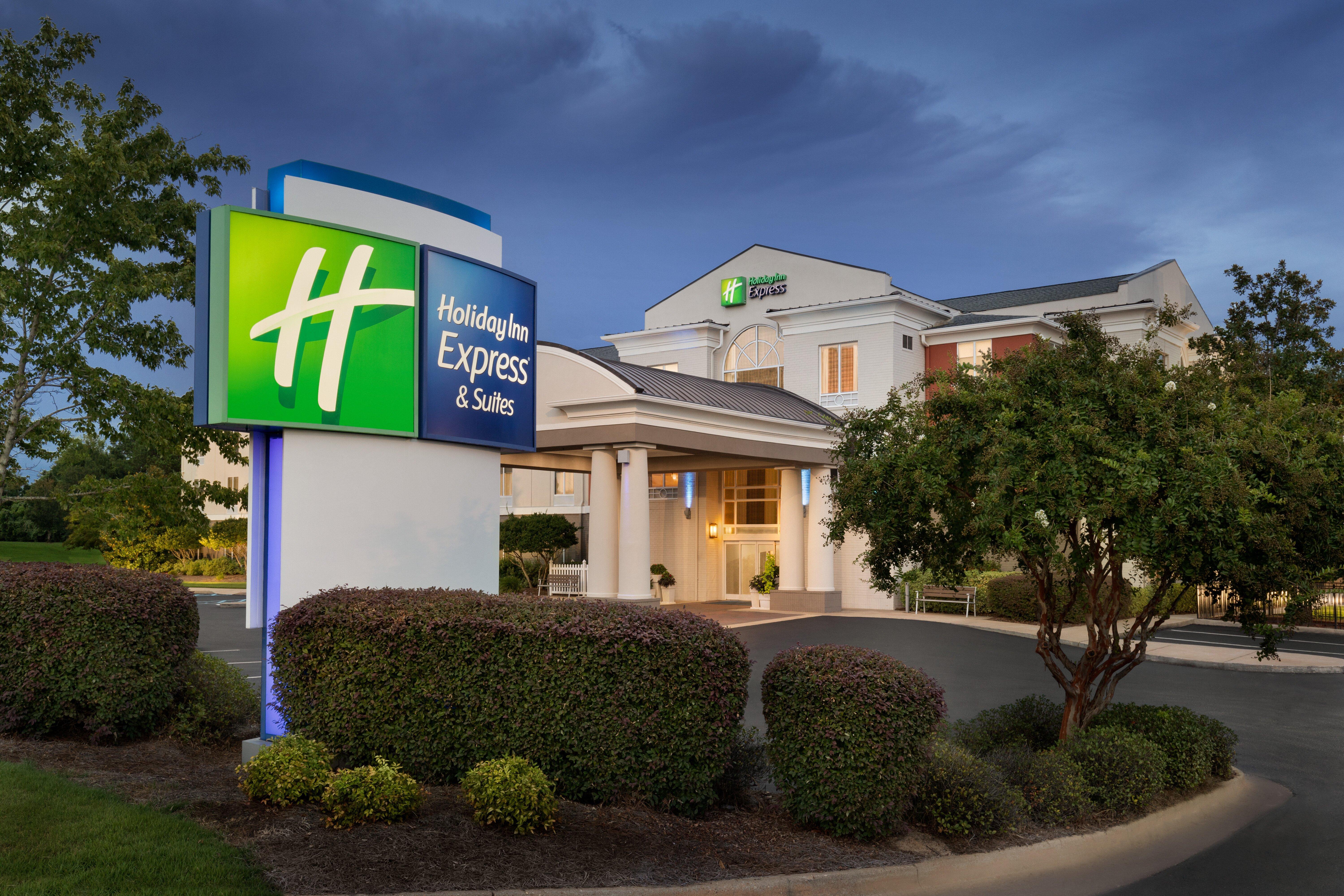 Holiday Inn Express Hotel & Suites Auburn - University Area By Ihg Exterior photo