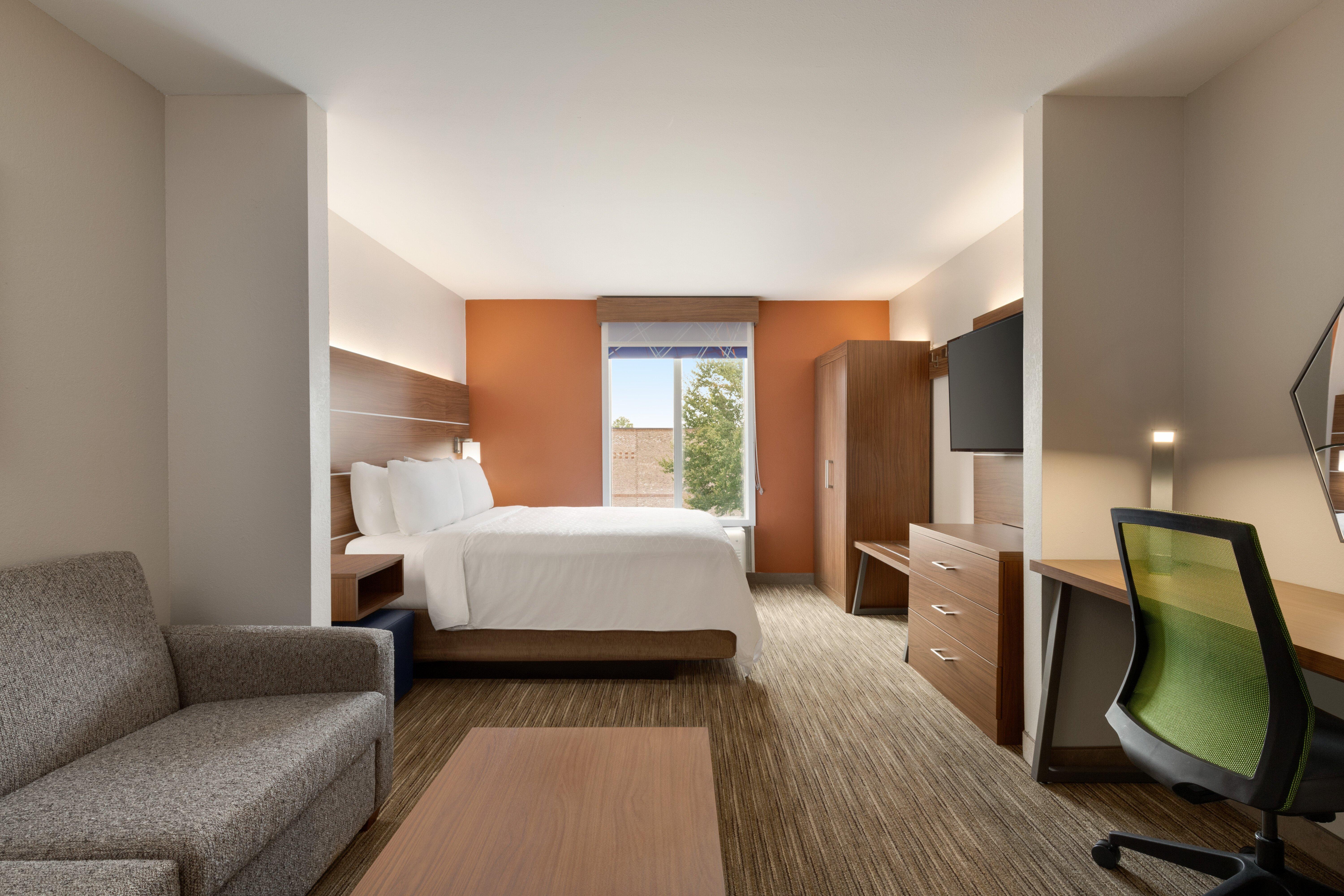 Holiday Inn Express Hotel & Suites Auburn - University Area By Ihg Exterior photo