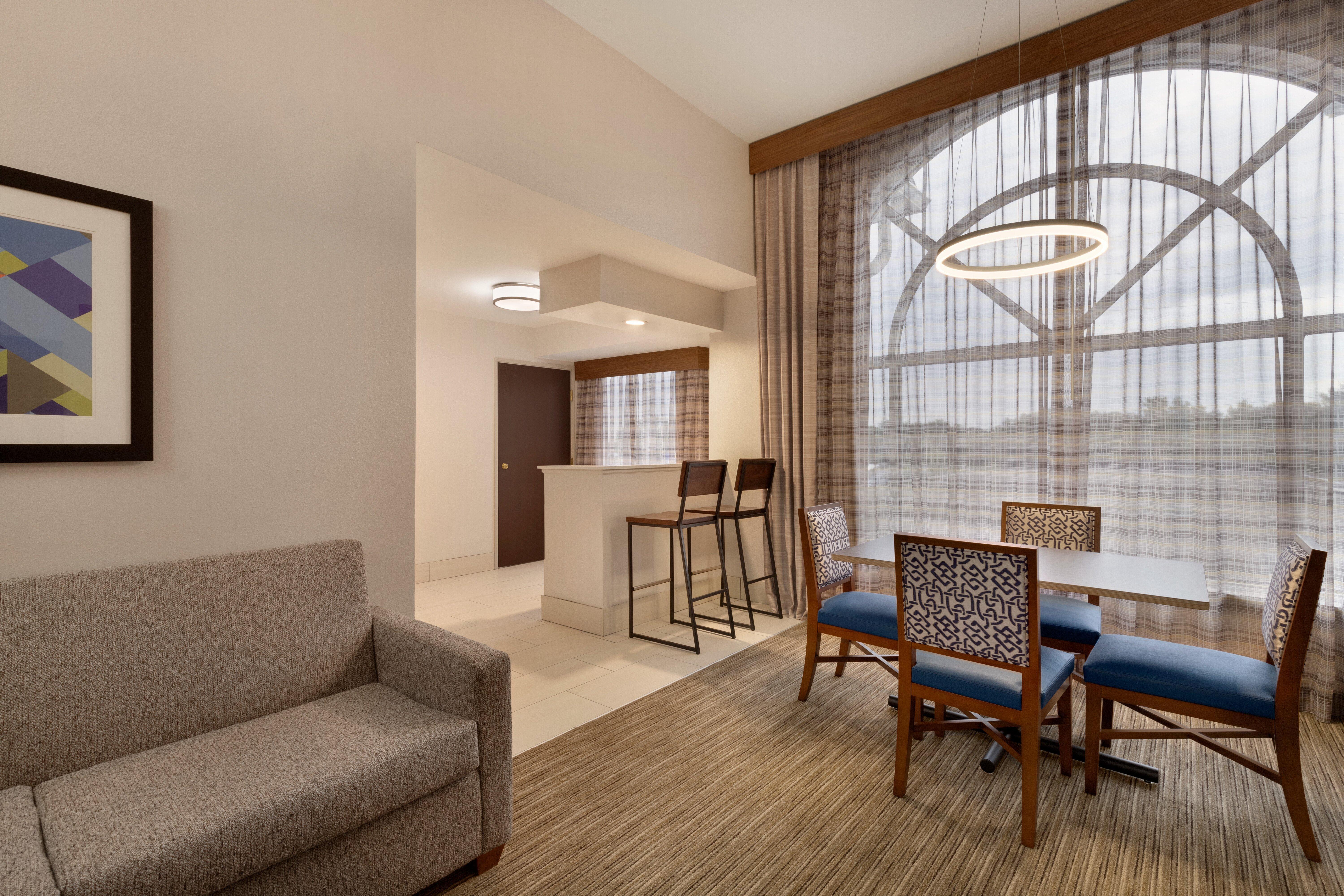Holiday Inn Express Hotel & Suites Auburn - University Area By Ihg Exterior photo