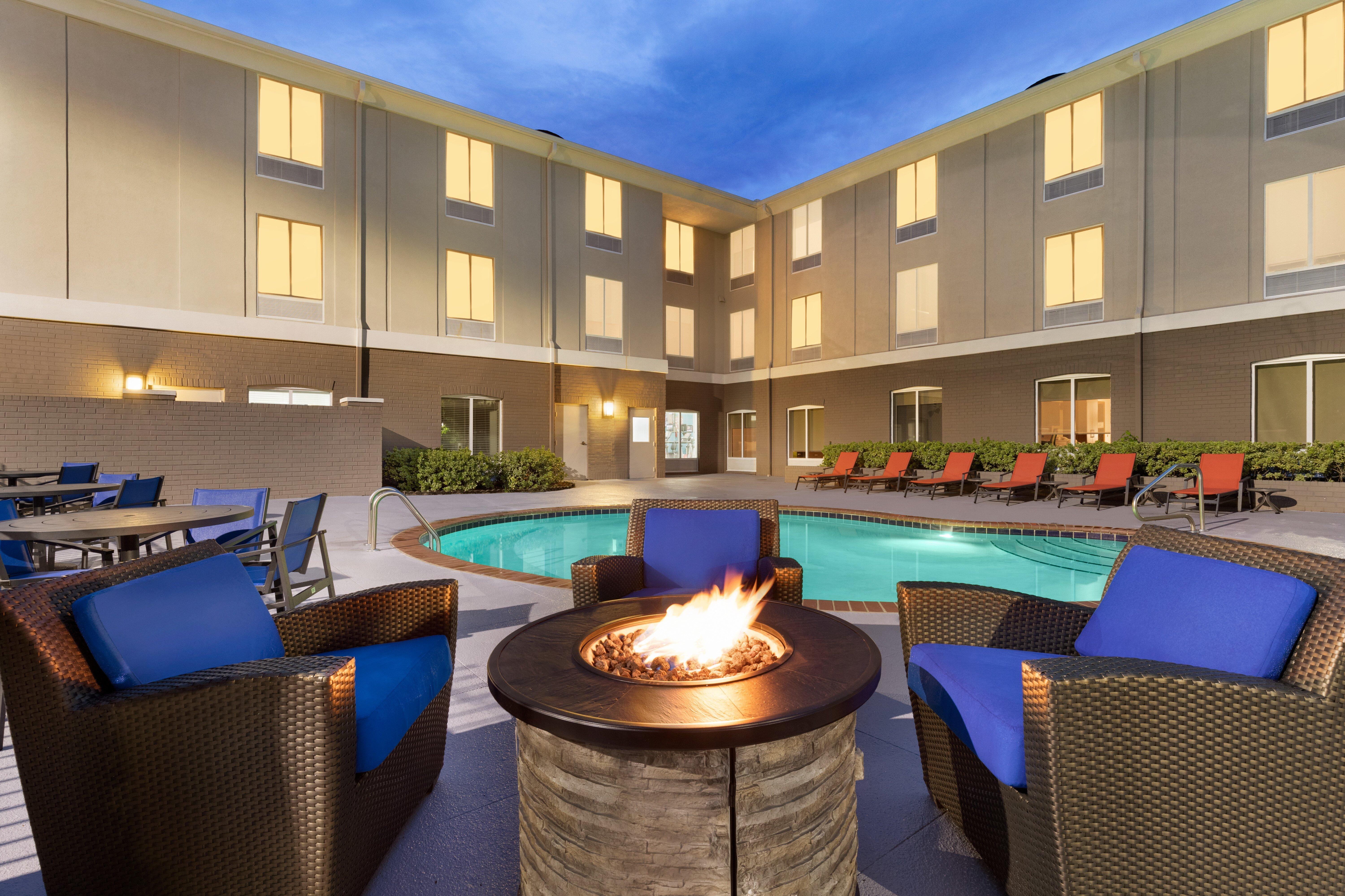 Holiday Inn Express Hotel & Suites Auburn - University Area By Ihg Exterior photo