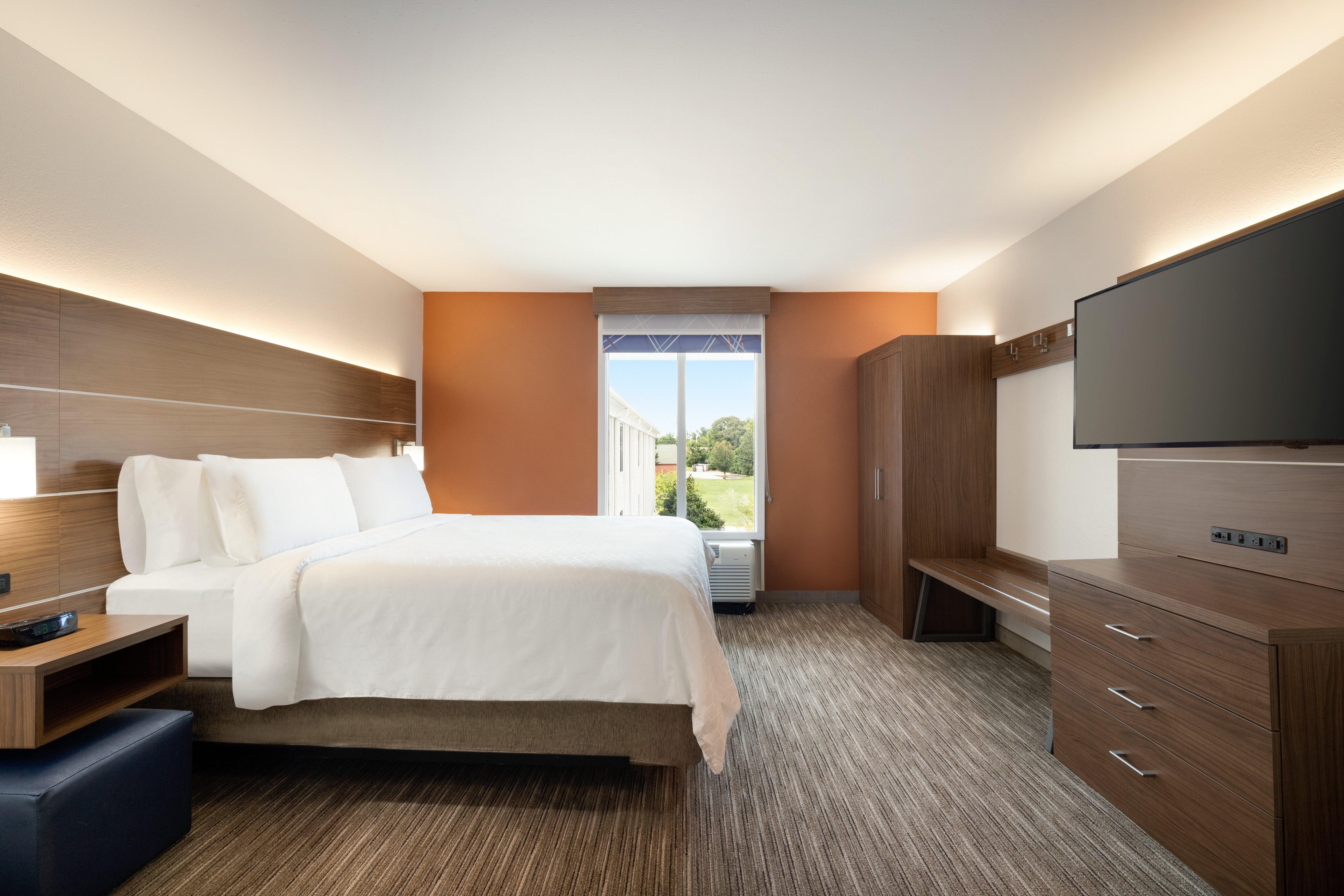 Holiday Inn Express Hotel & Suites Auburn - University Area By Ihg Exterior photo