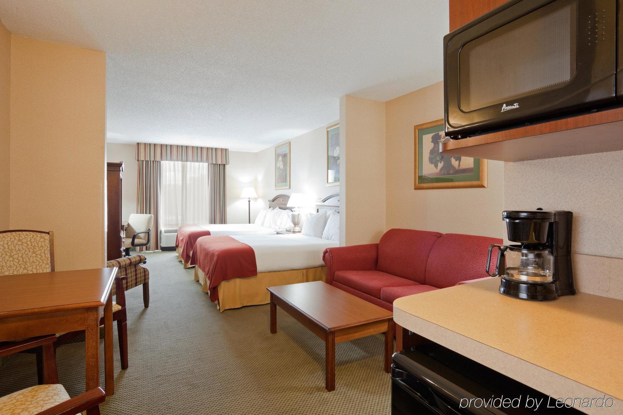 Holiday Inn Express Hotel & Suites Auburn - University Area By Ihg Room photo