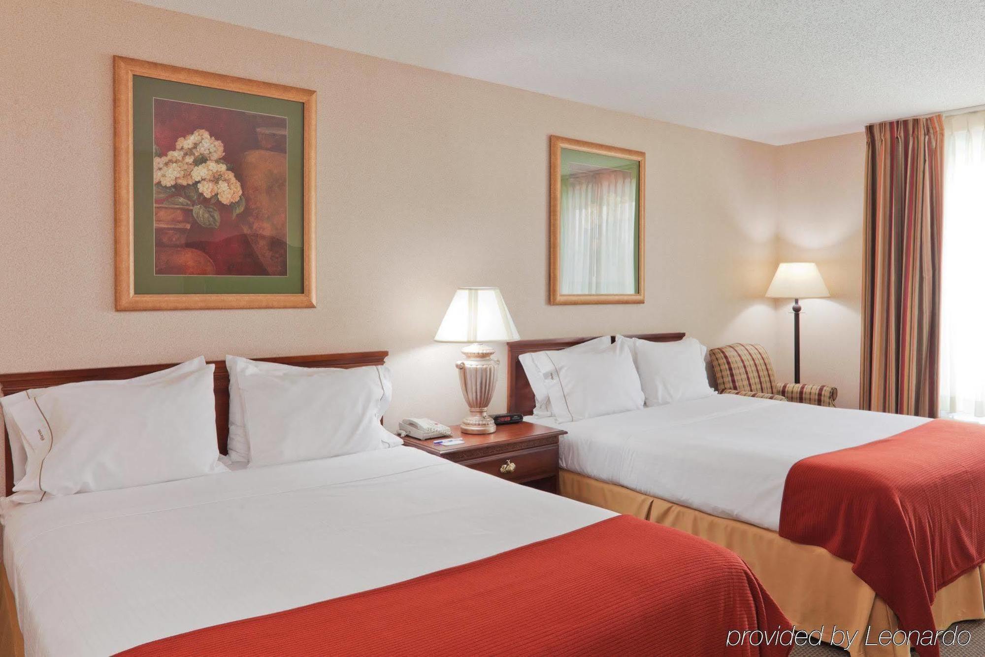Holiday Inn Express Hotel & Suites Auburn - University Area By Ihg Exterior photo