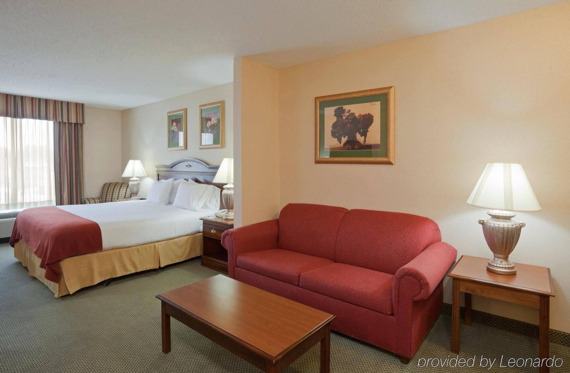 Holiday Inn Express Hotel & Suites Auburn - University Area By Ihg Exterior photo